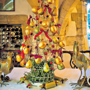 Decorating the Christmas Table with Bunny Guinness