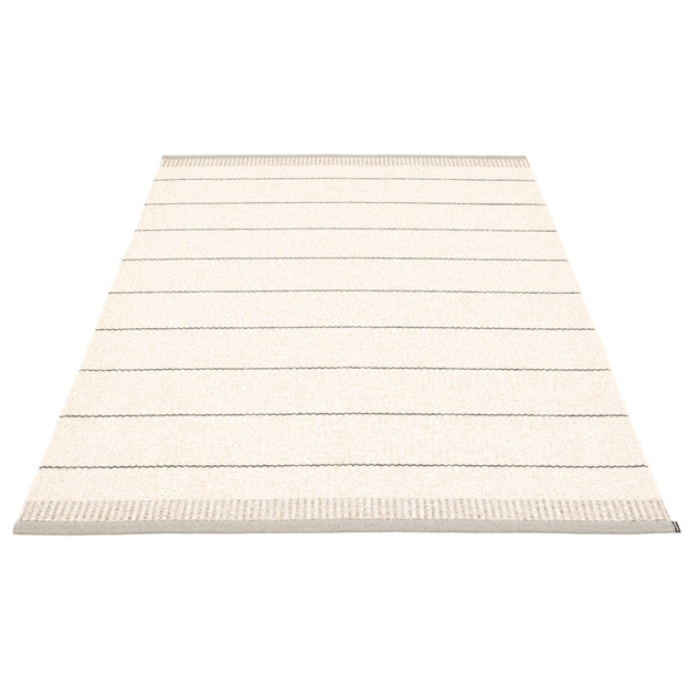 Belle Large Outdoor Rugs