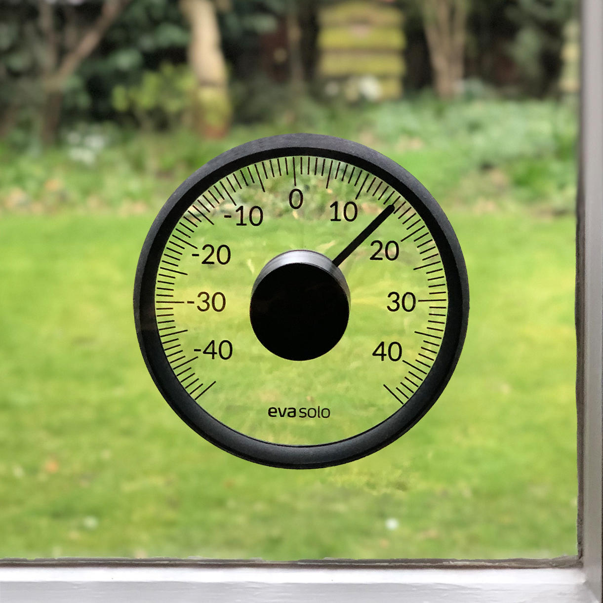 https://www.worm.co.uk/cdn/shop/products/TWTT-Round-Outdoor-Window-Thermometer_1024x1024@2x.jpg?v=1678486122