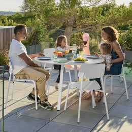 SO'O Round Dining Table